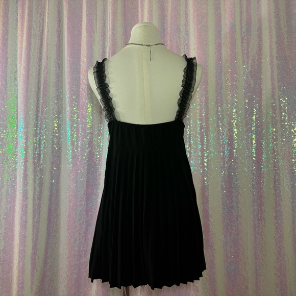 black flowy ruffle cami tank top - Picture 3 of 3